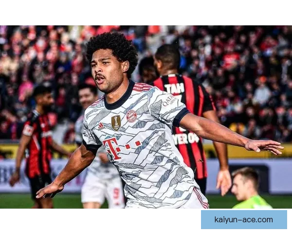 格纳布里在欧冠小组赛中的表现持续提升，助力球队争取好成绩。