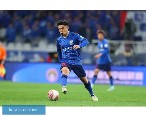 亚冠联赛经典对决逐渐成为足球迷们关注的焦点，赛事竞争力增强